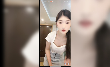 最新《瘋狂抖音》外篇之《抖音擦邊3》顏值主播直播各顯神通 閃現 走光露點 刷邊PK (10)