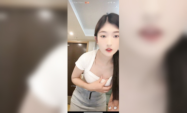 最新《瘋狂抖音》外篇之《抖音擦邊3》顏值主播直播各顯神通 閃現 走光露點 刷邊PK (10)