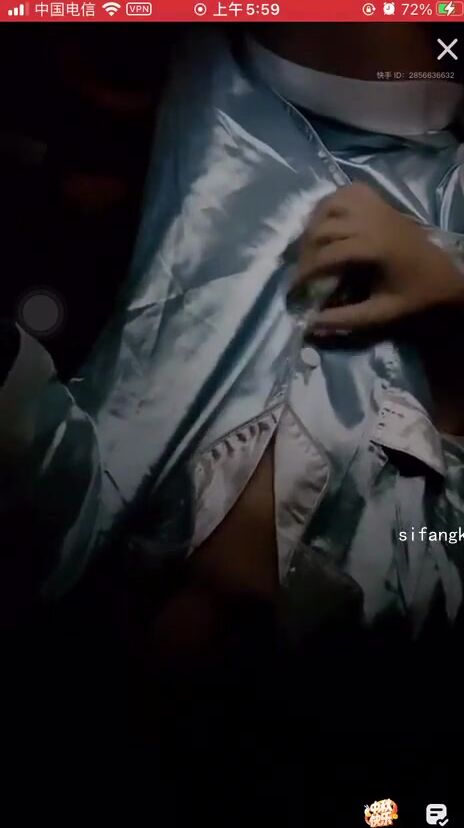 最新《瘋狂抖音》外篇之《抖音擦邊3》顏值主播直播各顯神通 閃現 走光露點 刷邊PK (182)