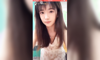 最新《瘋狂抖音》外篇之《抖音擦邊3》顏值主播直播各顯神通 閃現 走光露點 刷邊PK (53)