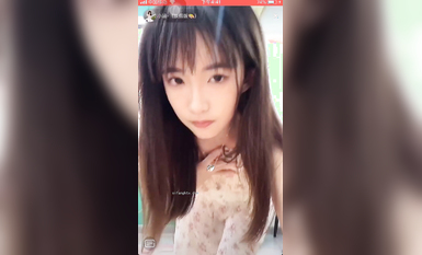 最新《瘋狂抖音》外篇之《抖音擦邊3》顏值主播直播各顯神通 閃現 走光露點 刷邊PK (53)