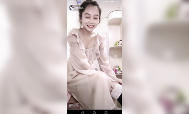 最新《瘋狂抖音》外篇之《抖音擦邊3》顏值主播直播各顯神通 閃現 走光露點 刷邊PK (168)