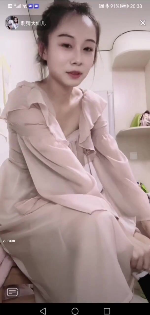 最新《瘋狂抖音》外篇之《抖音擦邊3》顏值主播直播各顯神通 閃現 走光露點 刷邊PK (168)