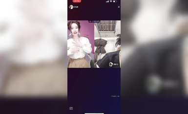 最新《瘋狂抖音》外篇之《抖音擦邊3》顏值主播直播各顯神通 閃現 走光露點 刷邊PK (95)