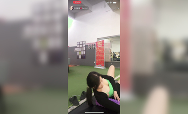 最新《瘋狂抖音》外篇之《抖音擦邊3》顏值主播直播各顯神通 閃現 走光露點 刷邊PK (137)