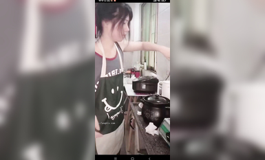 最新《瘋狂抖音》外篇之《抖音擦邊3》顏值主播直播各顯神通 閃現 走光露點 刷邊PK (218)