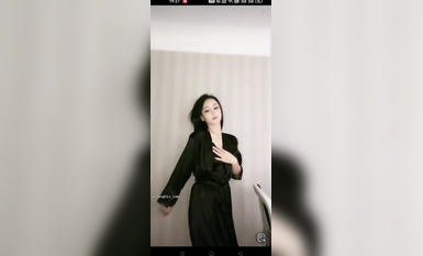 最新《瘋狂抖音》外篇之《抖音擦邊3》顏值主播直播各顯神通 閃現 走光露點 刷邊PK (11)