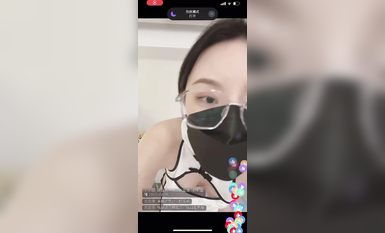 最新《瘋狂抖音》外篇之《抖音擦邊3》顏值主播直播各顯神通 閃現 走光露點 刷邊PK (5)