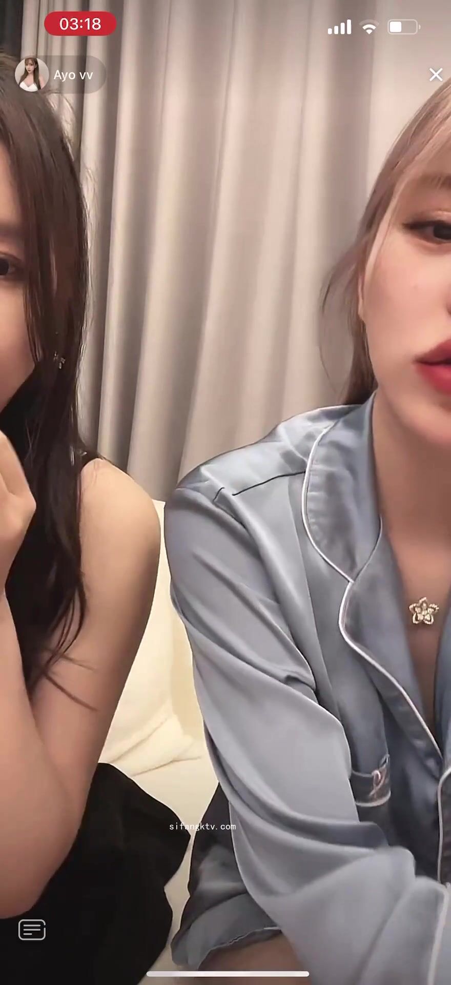 最新《瘋狂抖音》外篇之《抖音擦邊3》顏值主播直播各顯神通 閃現 走光露點 刷邊PK (22)