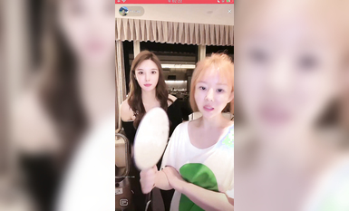 最新《瘋狂抖音》外篇之《抖音擦邊3》顏值主播直播各顯神通 閃現 走光露點 刷邊PK (17)