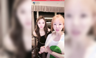 最新《瘋狂抖音》外篇之《抖音擦邊3》顏值主播直播各顯神通 閃現 走光露點 刷邊PK (17)