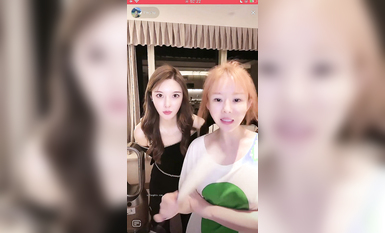 最新《瘋狂抖音》外篇之《抖音擦邊3》顏值主播直播各顯神通 閃現 走光露點 刷邊PK (17)