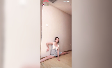 最新《瘋狂抖音》外篇之《抖音擦邊3》顏值主播直播各顯神通 閃現 走光露點 刷邊PK (200)