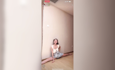 最新《瘋狂抖音》外篇之《抖音擦邊3》顏值主播直播各顯神通 閃現 走光露點 刷邊PK (200)