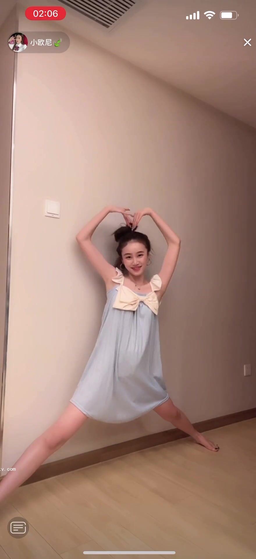 最新《瘋狂抖音》外篇之《抖音擦邊3》顏值主播直播各顯神通 閃現 走光露點 刷邊PK (200)