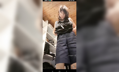 最新《瘋狂抖音》外篇之《抖音擦邊3》顏值主播直播各顯神通 閃現 走光露點 刷邊PK (191)