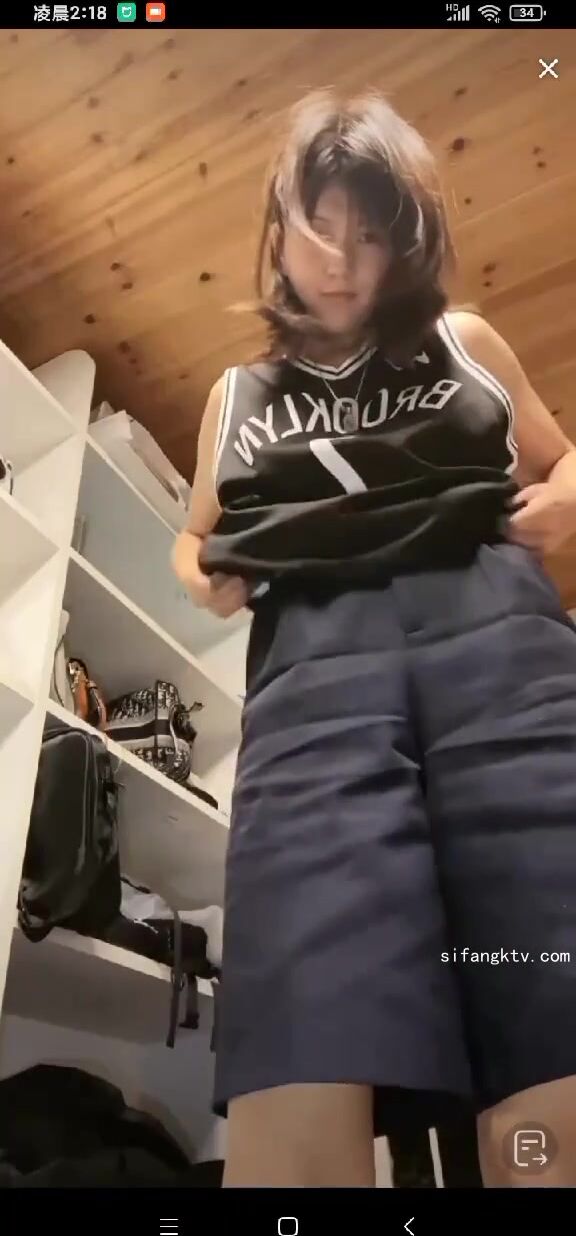 最新《瘋狂抖音》外篇之《抖音擦邊3》顏值主播直播各顯神通 閃現 走光露點 刷邊PK (191)