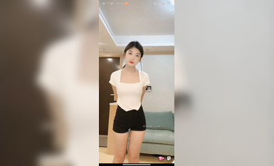 最新《瘋狂抖音》外篇之《抖音擦邊3》顏值主播直播各顯神通 閃現 走光露點 刷邊PK (227)