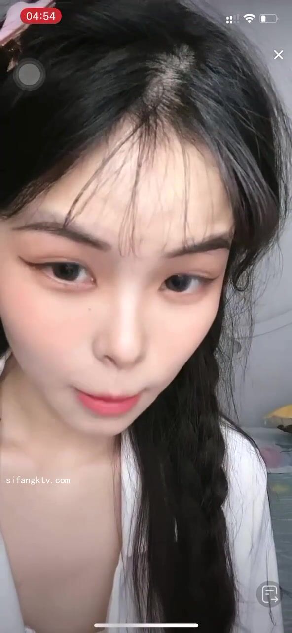 最新《瘋狂抖音》外篇之《抖音擦邊3》顏值主播直播各顯神通 閃現 走光露點 刷邊PK (188)