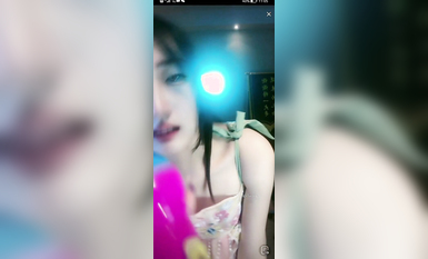 最新《瘋狂抖音》外篇之《抖音擦邊3》顏值主播直播各顯神通 閃現 走光露點 刷邊PK (34)