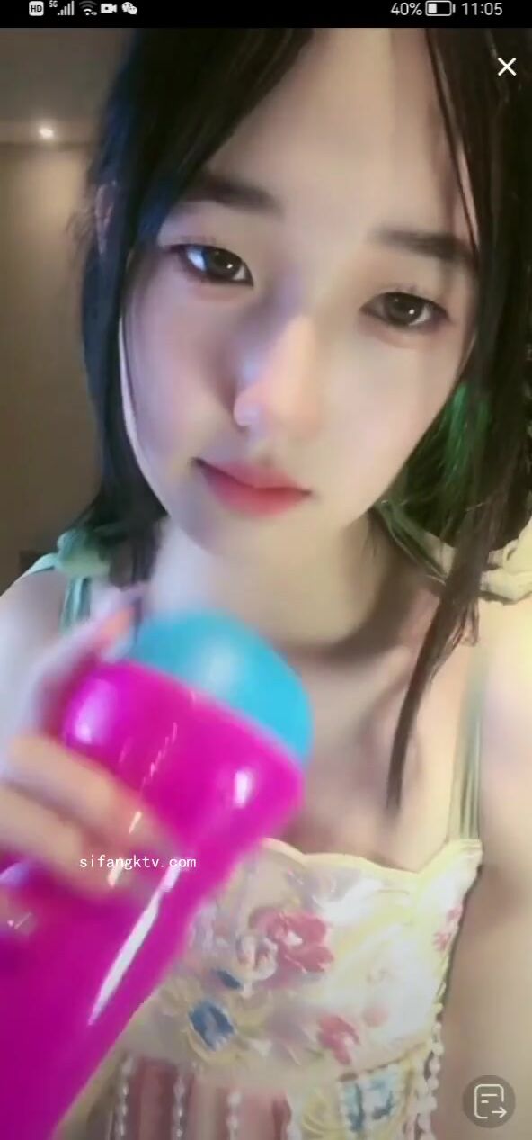 最新《瘋狂抖音》外篇之《抖音擦邊3》顏值主播直播各顯神通 閃現 走光露點 刷邊PK (34)