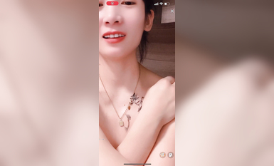 最新《瘋狂抖音》外篇之《抖音擦邊3》顏值主播直播各顯神通 閃現 走光露點 刷邊PK (40)