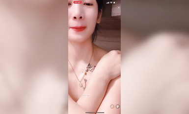 最新《瘋狂抖音》外篇之《抖音擦邊3》顏值主播直播各顯神通 閃現 走光露點 刷邊PK (40)