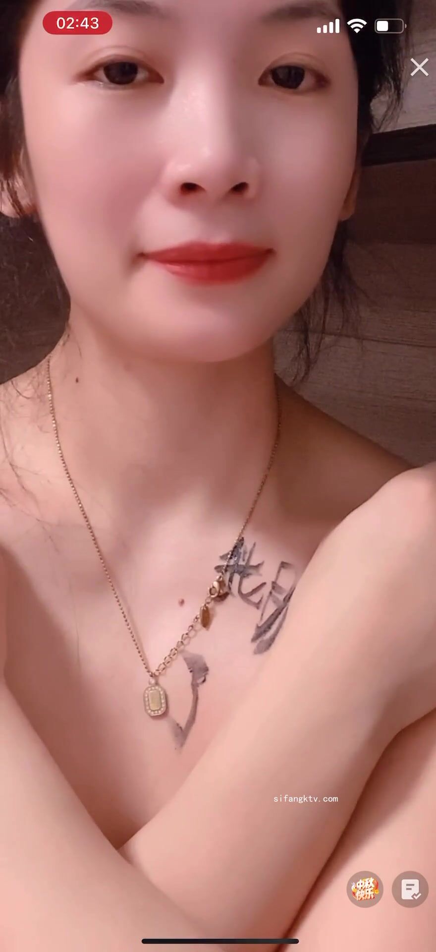 最新《瘋狂抖音》外篇之《抖音擦邊3》顏值主播直播各顯神通 閃現 走光露點 刷邊PK (40)