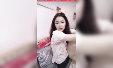 最新《瘋狂抖音》外篇之《抖音擦邊3》顏值主播直播各顯神通 閃現 走光露點 刷邊PK (14)