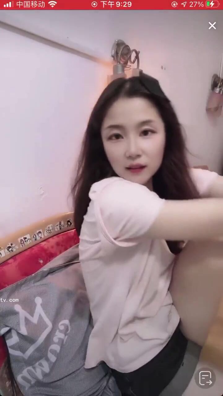 最新《瘋狂抖音》外篇之《抖音擦邊3》顏值主播直播各顯神通 閃現 走光露點 刷邊PK (14)