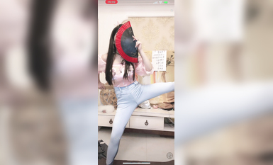 最新《瘋狂抖音》外篇之《抖音擦邊3》顏值主播直播各顯神通 閃現 走光露點 刷邊PK (111)