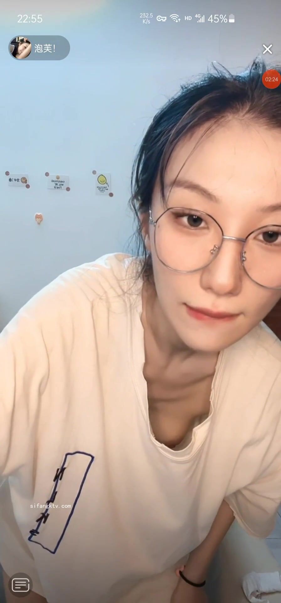 最新《瘋狂抖音》外篇之《抖音擦邊3》顏值主播直播各顯神通 閃現 走光露點 刷邊PK (75)