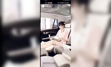 最新《瘋狂抖音》外篇之《抖音擦邊3》顏值主播直播各顯神通 閃現 走光露點 刷邊PK (165)