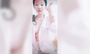 最新《瘋狂抖音》外篇之《抖音擦邊3》顏值主播直播各顯神通 閃現 走光露點 刷邊PK (151)