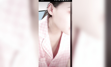 最新《瘋狂抖音》外篇之《抖音擦邊3》顏值主播直播各顯神通 閃現 走光露點 刷邊PK (3)