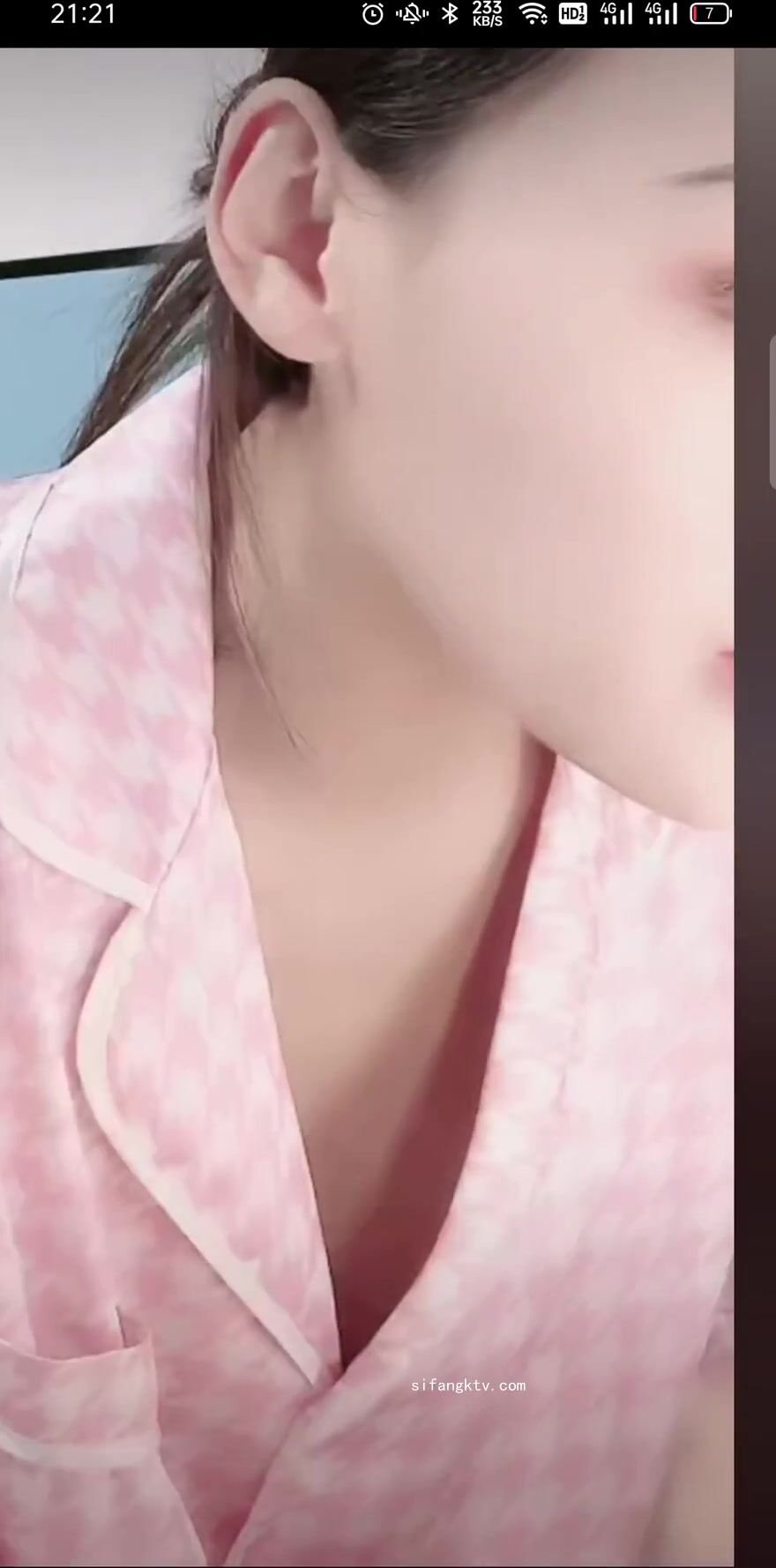 最新《瘋狂抖音》外篇之《抖音擦邊3》顏值主播直播各顯神通 閃現 走光露點 刷邊PK (3)