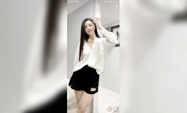 最新《瘋狂抖音》外篇之《抖音擦邊3》顏值主播直播各顯神通 閃現 走光露點 刷邊PK (44)