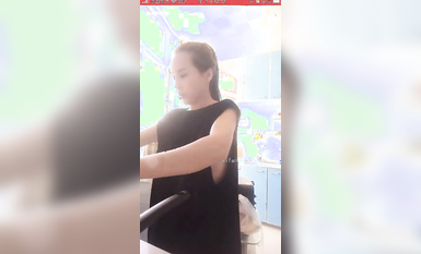 最新《瘋狂抖音》外篇之《抖音擦邊3》顏值主播直播各顯神通 閃現 走光露點 刷邊PK (177)