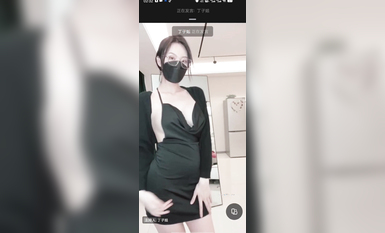 最新《瘋狂抖音》外篇之《抖音擦邊3》顏值主播直播各顯神通 閃現 走光露點 刷邊PK (8)