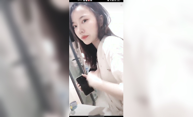 最新《瘋狂抖音》外篇之《抖音擦邊3》顏值主播直播各顯神通 閃現 走光露點 刷邊PK (71)