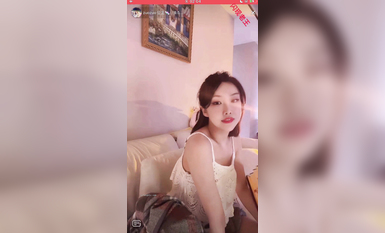 最新《瘋狂抖音》外篇之《抖音擦邊3》顏值主播直播各顯神通 閃現 走光露點 刷邊PK (50)