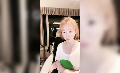 最新《瘋狂抖音》外篇之《抖音擦邊3》顏值主播直播各顯神通 閃現 走光露點 刷邊PK (158)