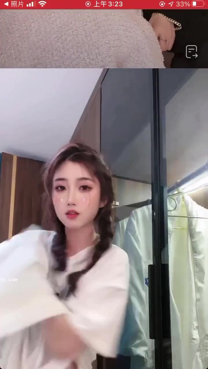 最新《瘋狂抖音》外篇之《抖音擦邊3》顏值主播直播各顯神通 閃現 走光露點 刷邊PK (38)