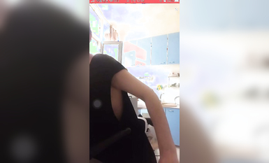 最新《瘋狂抖音》外篇之《抖音擦邊3》顏值主播直播各顯神通 閃現 走光露點 刷邊PK (178)