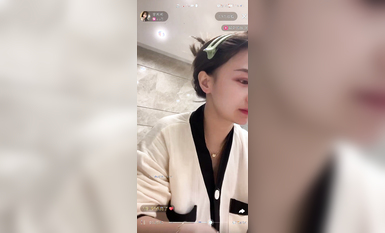 最新《瘋狂抖音》外篇之《抖音擦邊3》顏值主播直播各顯神通 閃現 走光露點 刷邊PK (69)