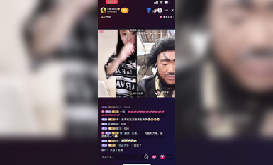 最新《瘋狂抖音》外篇之《抖音擦邊3》顏值主播直播各顯神通 閃現 走光露點 刷邊PK (91)