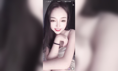 最新《瘋狂抖音》外篇之《抖音擦邊3》顏值主播直播各顯神通 閃現 走光露點 刷邊PK (65)