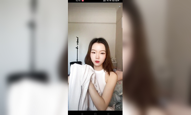 最新《瘋狂抖音》外篇之《抖音擦邊3》顏值主播直播各顯神通 閃現 走光露點 刷邊PK (173)