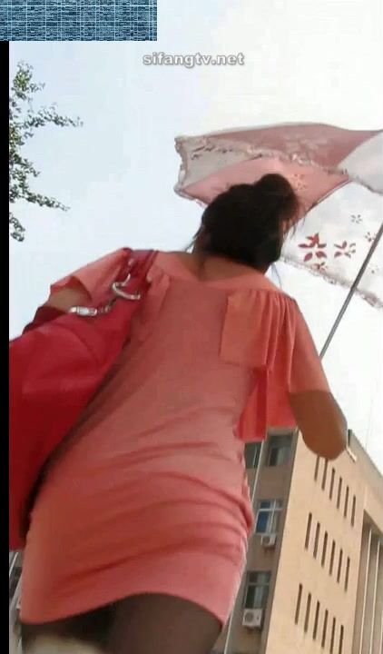 各種地方摸完女生翹臀或黑絲長腿就跑 各種尖叫聲 有的露臉 有的抄底 腎上腺素拉滿 太刺激 (10)