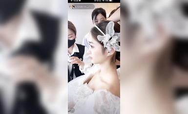 最新《瘋狂抖音》外篇之《抖音擦邊3》顏值主播直播各顯神通 閃現 走光露點 刷邊PK (161)